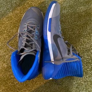 Men’s Nike basketball sneakers size 11